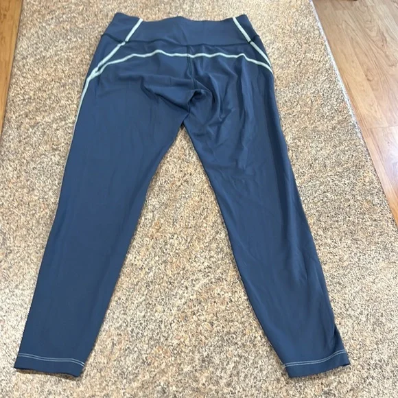 Peloton Move Seamed leggings, size medium - Picture 5 of 8